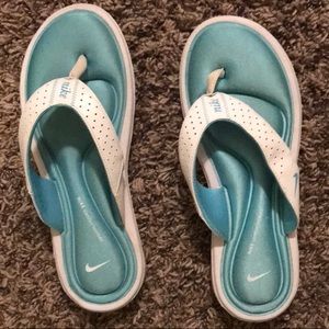 Nike ulta comfort flip flops